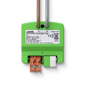 Ansicht des Loxone Nano Motor Controller Tree mit Anschlussklemmen und Beschriftung – zur Ansteuerung von Gleichstrommotoren im Smart Home