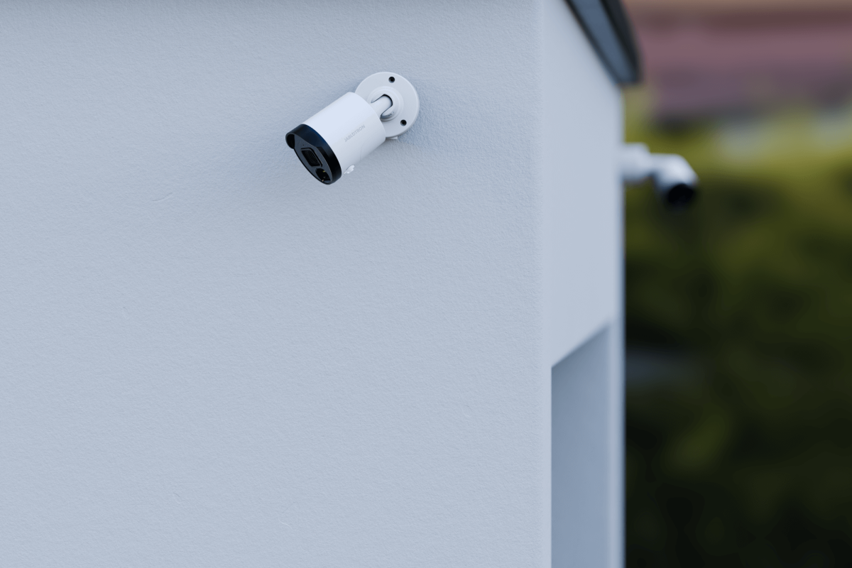 Moderne Außenüberwachungskamera VJA-JI-114C-A von Jablotron – diskrete und effektive Sicherheitslösung für den Außenbereich, installiert durch Elektro Maschler
