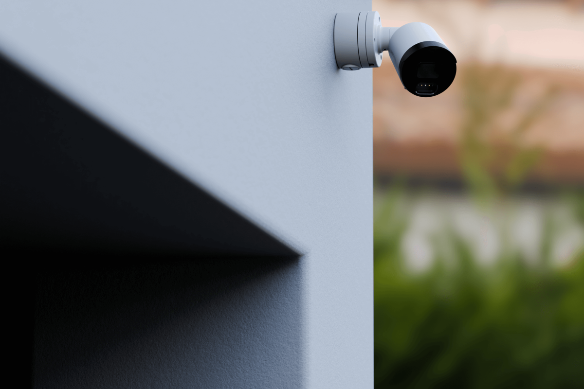 Jablotron Außenkamera VJA-JI-114C-A für zuverlässige Videoüberwachung – stilvoll installiert an der Hauswand, empfohlen von Elektro Maschler