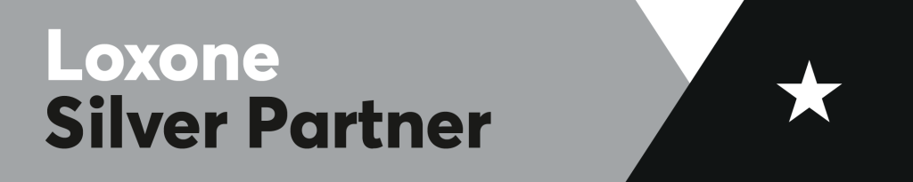 Loxone Silver Partner Logo in Grau, Schwarz und Weiß mit Stern als Qualitätssiegel für zertifizierte Smart-Home-Partner